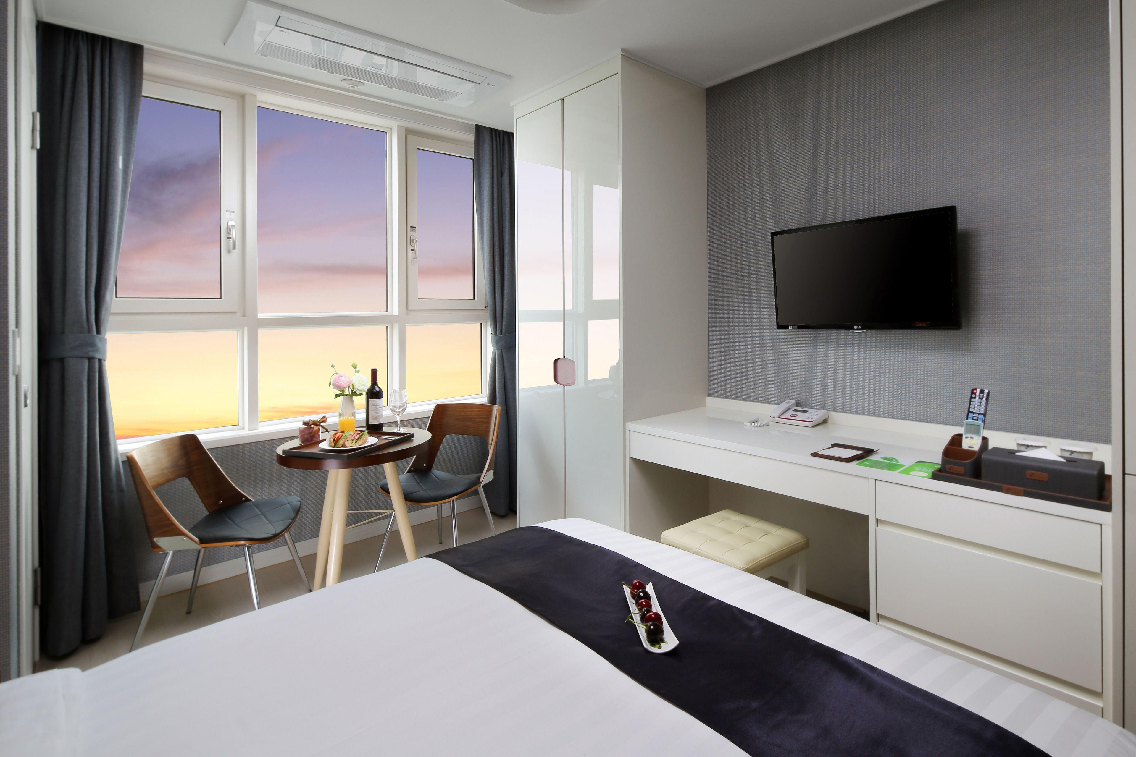 habitacion ramblas oriente atiram